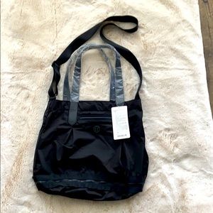 Lululemon Enliten and Expand tote. NWT